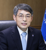 The 9th Chancellor Dr. Soon Tak Suh